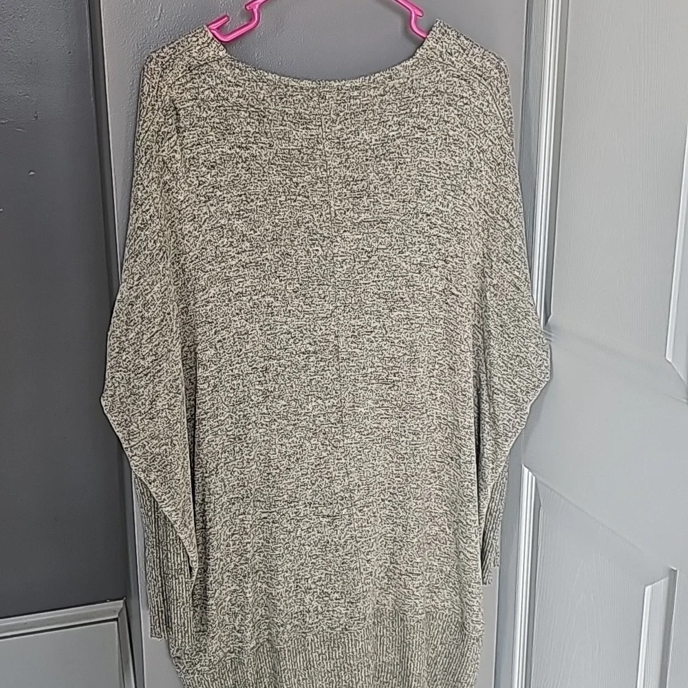 Sweater - Picture 4 of 4